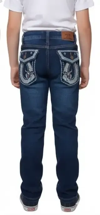 Pantalón vaquero de mezclilla para niño con bordado artístico de herradura y cabeza de caballo en bolsillos traseros.