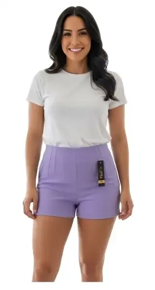 Short casual de tela color lavanda con talle alto, pinzas decorativas frontales y bolsillos laterales de estilo moderno.