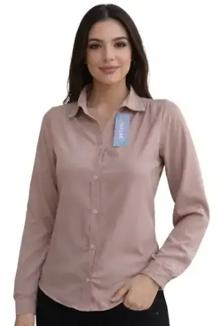 Blusa de vestir color palo de rosa con cuello camisero, manga larga y botones frontales en tela ligera y fluida.